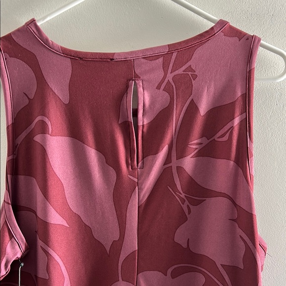 Vince Camuto, Woman’s Size Large Burgundy Paisley Tank Top - Picture 6 of 8